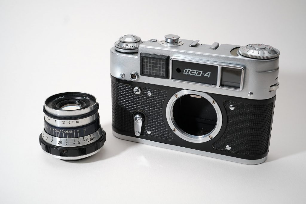 An image of the FED-4 rangefinder camera with the lens removed