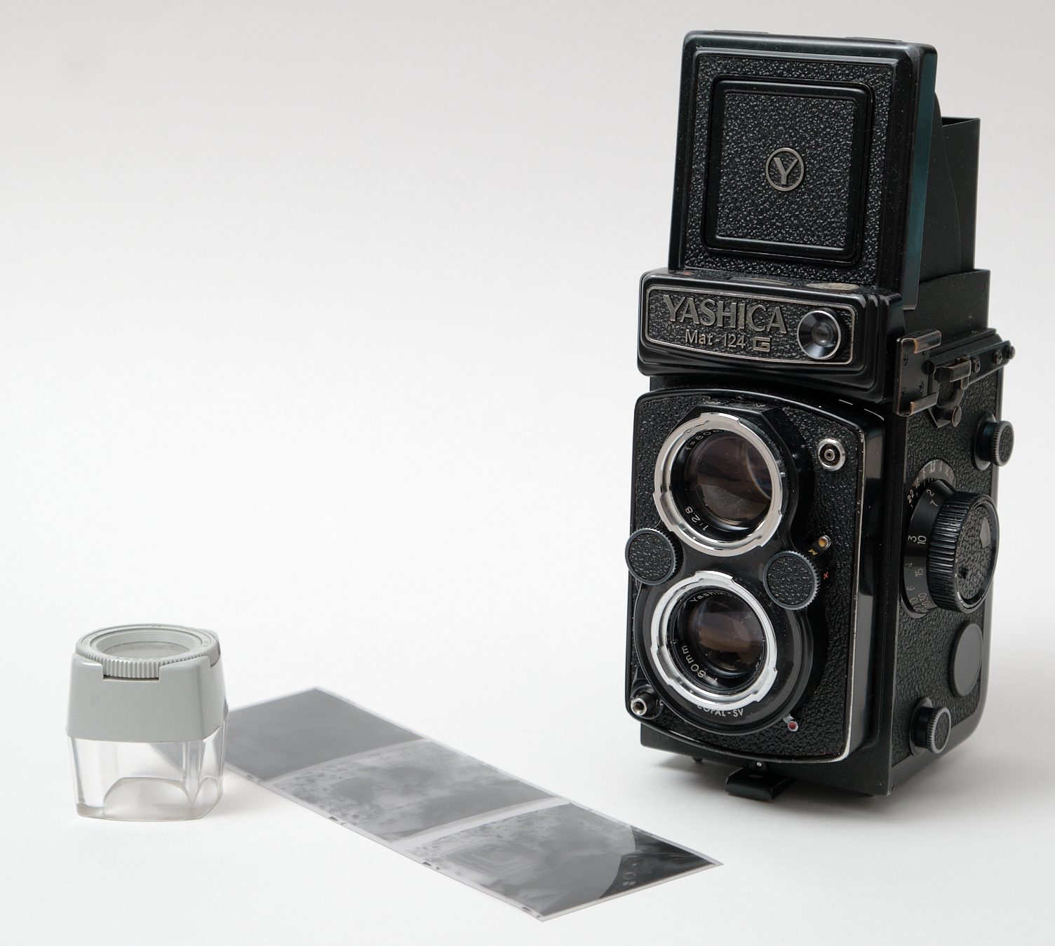 An image of a Yashica-MAT 124G twin lens reflex camera to show what a TLR is